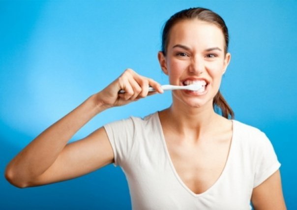 Giải đáp chảy máu chân răng là bệnh gì